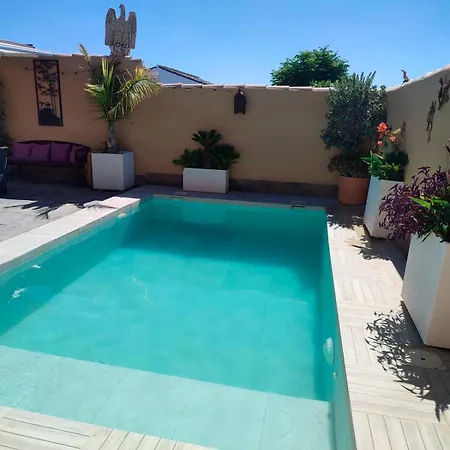 Con Piscina Privada Y Jardin Familias Y Parejas Holiday home *